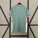 camisa-camiseta-atletico-atletico-de-madrid-nike-riyadh-air-versao-versao-torcedor-masculina-24-25-away-fora-ii-secundaria-2-verde-vermelha-vermelho-branca-branco-antoine-griezmann_5
