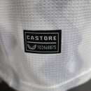 camisa-camiseta-bayer-leverkusen-castore-barmenia-versao-versao-jogador-masculina-24-25-away-fora-ii-secundaria-2-branca-branco-dourado-dourada_5