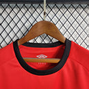 camisa-camiseta-cap-athletico-paranaense-umbro-esportes-da-sorte-versao-versao-torcedor-feminina-23-24-home-casa-i-principal-1-vermelha-preta-vermelho-preto_3
