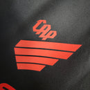 camisa-camiseta-cap-athletico-paranaense-umbro-esportes-da-sorte-versao-versao-torcedor-masculina-23-24-away-fora-ii-secundaria-2-vermelha-preta-vermelho-preto_5