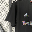 camisa-camiseta-flamengo-balmain-adidas-versao-versao-torcedor-masculina-24-25-edicao-edicao-especial-vermelho-vermelha-preto-preta-branca-branco-refletiva-detalhes-refletivos_8