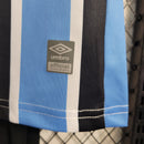camisa-camiseta-gremio-gremio-banrisul-umbro-versao-versao-torcedor-conjunto-infantil-shorts-23-24-home-casa-i-principal-1-azul-preto-preta-branca-branco_7