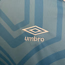 camisa-camiseta-gremio-gremio-banrisul-umbro-versao-versao-torcedor-masculina-22-23-third-away-fora-iii-terceira-3-azul-claro-clara-branca-branco_8
