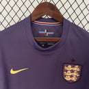 camisa-camiseta-inglaterra-nike-selecao-selecao-inglesa-versao-versao-torcedor-masculina-24-25-away-fora-ii-secundaria-2-bellingham-jude-harry-kane-branco-branca-azul-roxa-roxo_2