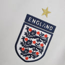 camisa-camiseta-inglaterra-umbro-selecao-selecao-inglesa-versao-versao-torcedor-masculina-2006-home-casa-i-principal-1-david-beckham-branco-branca-azul-vermelho-vermelha-retro-retro_1_a886320e-7ffe-4c28-bfc2-47f8e1e178cc