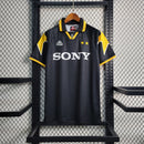 camisa-camiseta-juventus-kappa-sony-versao-torcedor-masculina-95-97-third-away-fora-iii-terceira-3-preta-preto-amarela-amarelo-retro_1