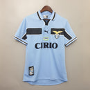 camisa-camiseta-lazio-puma-cirio-versao-versao-torcedor-masculina-99-00-home-casa-i-1-principal-azul-branca-branco-preta-preto-retro-retro_1