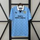 camisa-camiseta-lazio-umbro-banco-santo-spirito-versao-versao-torcedor-masculina-91-92-home-casa-i-1-principal-azul-branca-branco-preta-preto-retro-retro_1
