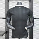 camisa-camiseta-liverpool-adidas-standard-chartered-versao-jogador-masculina-25-26-goleiro-preta-preto-branca-branco_2