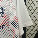 camisa-camiseta-losc-lille-nb-new-balance-boulanger-b-versao-versao-torcedor-masculina-24-25-away-fora-ii-secundaria-2-vermelha-vermelho-branca-branco-azul_3