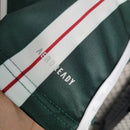 camisa-camiseta-manchester-united-adidas-team-viewer-versao-versao-torcedor-conjunto-infantil-shorts-23-24-away-fora-ii-secundaria-2-vermelha-preta-vermelho-preto-branca-branco_2