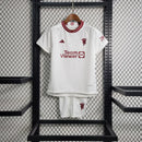 camisa-camiseta-manchester-united-adidas-team-viewer-versao-versao-torcedor-conjunto-infantil-shorts-23-24-third-away-fora-iii-terceira-3-vermelha-preta-vermelho-preto-branca-branco_1