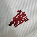 camisa-camiseta-manchester-united-adidas-team-viewer-versao-versao-torcedor-conjunto-infantil-shorts-23-24-third-away-fora-iii-terceira-3-vermelha-preta-vermelho-preto-branca-branco_3