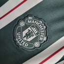 camisa-camiseta-manchester-united-adidas-team-viewer-versao-versao-torcedor-feminina-23-24-away-fora-ii-secundaria-2-vermelha-preta-vermelho-preto-branca-branco_3