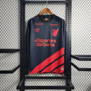 camisa-camiseta-manga-longa-cap-athletico-paranaense-umbro-esportes-da-sorte-versao-versao-torcedor-masculina-23-24-away-fora-ii-secundaria-2-vermelha-preta-vermelho-preto_1_05cdbc1b-5192-43c0-9977-2bc9cac74bc4