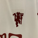 camisa-camiseta-manga-longa-manchester-united-adidas-team-viewer-versao-versao-torcedor-masculina-23-24-third-away-fora-iii-terceira-3-vermelha-preta-vermelho-preto-branca-branco_6