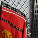 camisa-camiseta-manga-longa-manchester-united-umbro-sharp-versao-versao-retro-retro-david-beckham-torcedor-masculina-98-99-home-casa-i-principal-1-vermelha-preta-vermelho-preto_7
