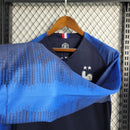 camisa-camiseta-manga-longa-selecao-selecao-francesa-franca-franca-nike-versao-versao-torcedor-masculina-2018-home-casa-i-principal-1-azul-branca-branco-vermelha-vermelho-retro-retro