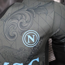 camisa-camiseta-napoli-ea7-msc-versao-versao-jogador-masculina-24-25-third-away-fora-iii-3-terceira-branca-branco-preta-preto-azul-cinza_7