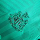 camisa-camiseta-newcastle-united-castore-sela-versao-versao-torcedor-conjunto-infantil-shorts-23-24-away-fora-ii-secundaria-2-preta-branca-preto-branco-verde_5