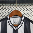 camisa-camiseta-newcastle-united-castore-sela-versao-versao-torcedor-conjunto-infantil-shorts-23-24-home-casa-i-principal-1-preta-branca-preto-branco_3