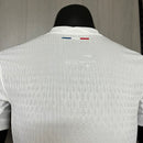 camisa-camiseta-paris-saint-germain-psg-nike-qatar-airways-versao-versao-jogador-masculina-24-25-away-fora-ii-secundaria-2-branca-branco-azul-vermelha-vermelho_7