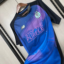camisa-camiseta-porto-nb-new-balance-betano-versao-versao-torcedor-masculina-25-26-edicao-edicao-especial-roxa-roxo-preta-preto-stop-the-purple-para-vestir-nao-nao-para-marca_11