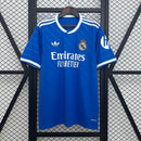camisa-camiseta-real-madrid-adidas-emirates-fly-better-versao-torcedor-masculina-25-26-third-away-fora-iii-terceira-3-branca-branco-azul_1