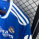 camisa-camiseta-real-madrid-adidas-emirates-fly-better-versao-torcedor-masculina-25-26-third-away-fora-iii-terceira-3-branca-branco-azul_6