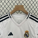 camisa-camiseta-real-madrid-adidas-emirates-fly-better-versao-versao-torcedor-conjunto-infantil-shorts-24-25-home-casa-i-principal-1-preta-branca-preto-branco-kylian-mbappe_1