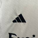 camisa-camiseta-real-madrid-adidas-emirates-fly-better-versao-versao-torcedor-conjunto-infantil-shorts-24-25-home-casa-i-principal-1-preta-branca-preto-branco-kylian-mbappe_3