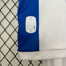 camisa-camiseta-real-sociedad-macron-yasuda-group-versao-versao-torcedor-conjunto-infantil-shorts-24-25-home-casa-i-principal-1-azul-branca-branco_8