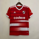 camisa-camiseta-river-plate-codere-adidas-versao-versao-torcedor-masculina-23-24-away-fora-ii-secundaria-2-vermelha-branca-vermelho-branco_1