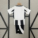 camisa-camiseta-shorts-juventus-adidas-versao-torcedor-conjunto-infantil-kids-24-25-home-casa-i-principal-1-preta-preto-branca-branco_4