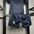 camisa-camiseta-shorts-juventus-adidas-versao-torcedor-conjunto-infantil-kids-24-25-third-away-fora-iii-terceira-3-azul-dourado-dourada_3
