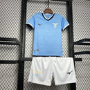 camisa-camiseta-shorts-lazio-mizuno-versao-versao-torcedor-conjunto-infantil-kids-24-25-home-casa-i-principal-1-azul-branca-branco_4