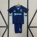 camisa-camiseta-shorts-porto-nb-new-balance-betano-versao-versao-torcedor-conjunto-infantil-kids-24-25-third-away-fora-iii-terceira-3-azul-preto-preta-roxo-roxa_1