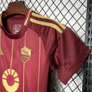 camisa-camiseta-shorts-roma-adidas-riyadh-season-versao-versao-torcedor-conjunto-infantil-kids-24-25-home-casa-i-principal-1-vinho-dourada-dourado-vermelha-vermelho_3