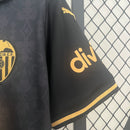 camisa-camiseta-valencia-puma-tm-real-estate-group-versao-versao-torcedor-masculina-24-25-away-fora-ii-secundaria-2-preta-branca-preto-branco-dourada-dourado_5