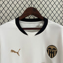 camisa-camiseta-valencia-puma-tm-real-estate-group-versao-versao-torcedor-masculina-24-25-home-casa-i-principal-1-preta-branca-preto-branco-dourada-dourado_6