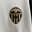 camisa-camiseta-valencia-puma-tm-real-estate-group-versao-versao-torcedor-masculina-24-25-home-casa-i-principal-1-preta-branca-preto-branco-dourada-dourado_9