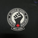 camisa-camiseta-vasco-da-gama-kappa-versao-torcedor-masculina-24-25-treino-pre-jogo-respeito-igualdade-inclusao-preta-preto-branca-branco-azul-laranja_8_e203a91e-57db-4a8d-b3d9-23e21a40525f