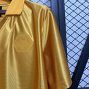 camisa-camiseta-wolverhampton-wolves-debet-sudu-versao-torcedor-masculina-24-25-comemorativa-70-anos-amarela-amarelo-laranja-preta-preto-dourada-dourado_1_4