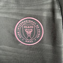 torcedor-inter-miami-messi-ii-away-reserva-fora-internacional-mls-adidas-feminina-xbto-23-24-preta-rosa_2
