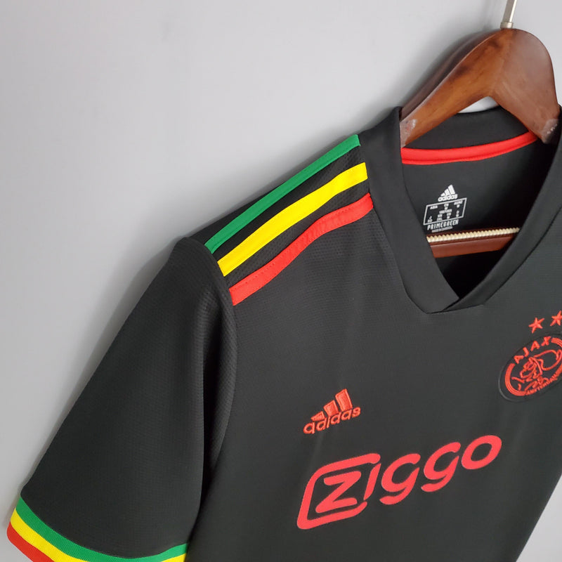 camisa-camiseta-ajax-adidas-ziggo-versao-versao-torcedor-masculina-21-22-third-away-fora-iii-terceira-3-vermelha-vermelho-preta-preto-amarela-amarelo-verde_9