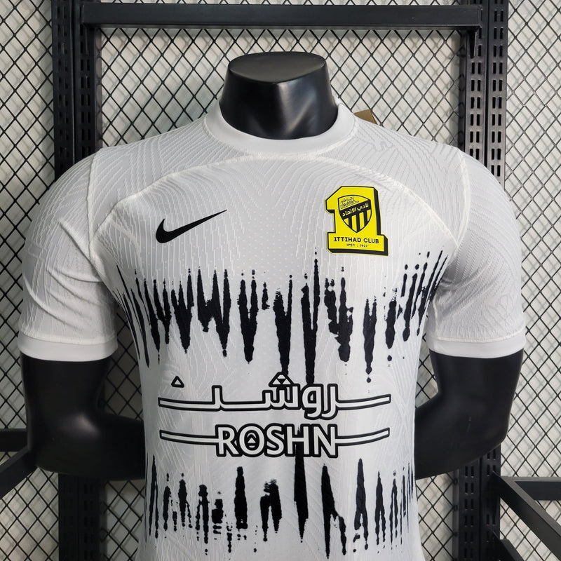 camisa-camiseta-al-ittihad-nike-versao-versao-jogador-masculina-23-24-away-fora-ii-secundaria-2-romarinho-benzema-amarela-preta-preto-amarelo-branco-branca_2