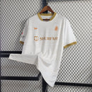 camisa-camiseta-al-nassr-duneus-shurfah-versao-versao-torcedor-masculina-22-23-third-away-fora-iii-terceira-3-cr7-cristiano-ronaldo-branco-branca-dourado-dourada_9
