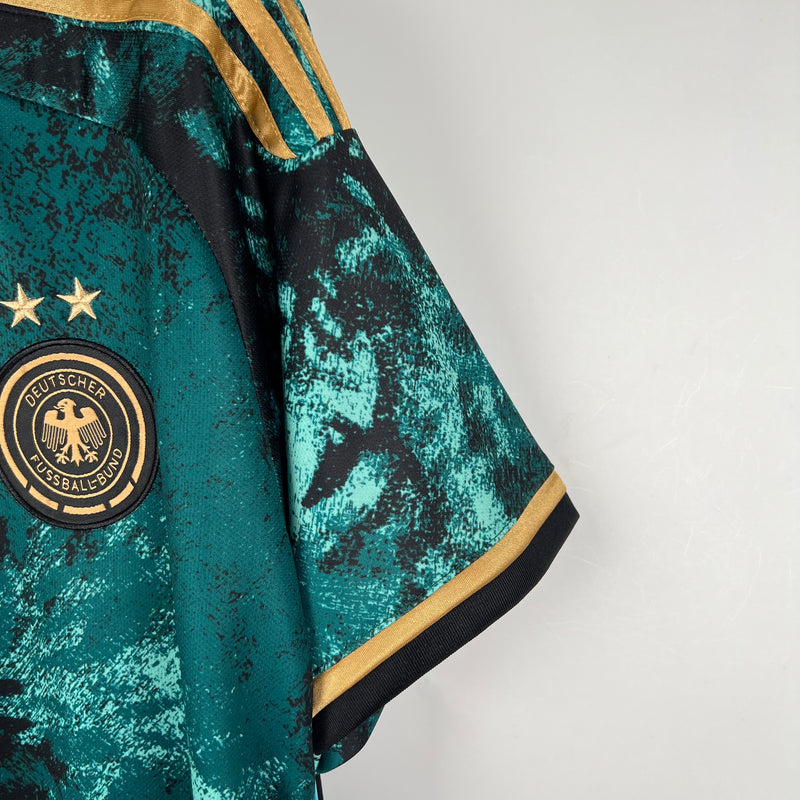 camisa-camiseta-alemanha-selecao-selecao-alema-alema-adidas-versao-versao-torcedor-masculina-23-24-secundaria-ii-2-away-fora-verde-azul-preta-preto-amarela-amarelo_2