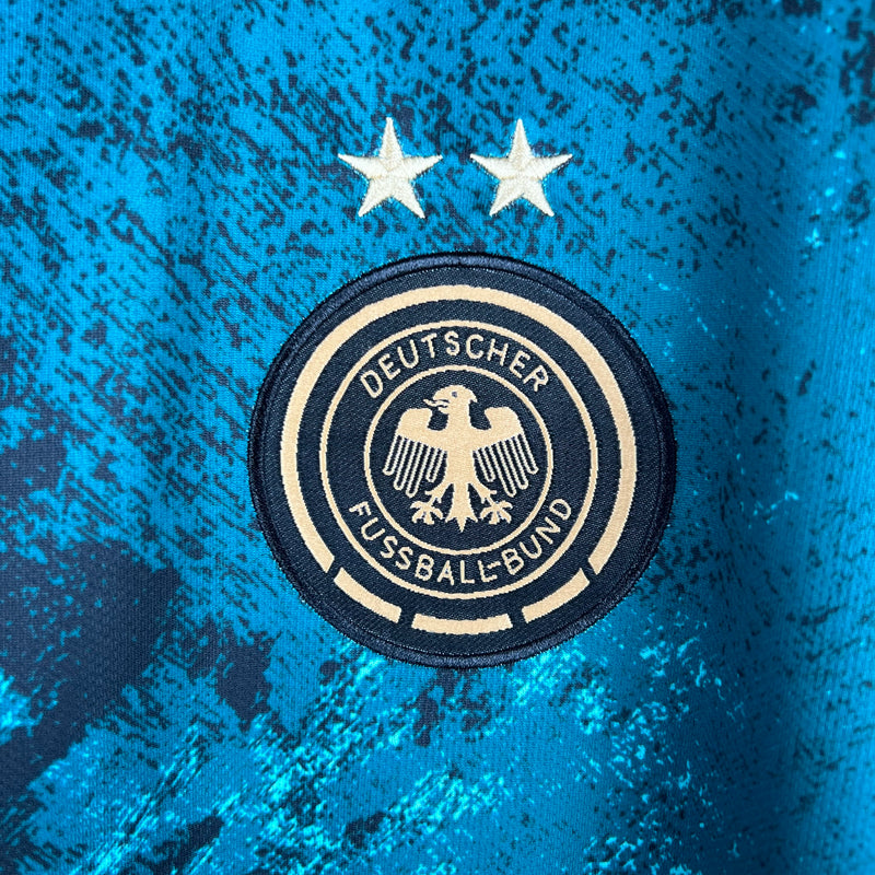 camisa-camiseta-alemanha-selecao-selecao-alema-alema-adidas-versao-versao-torcedor-masculina-23-24-secundaria-ii-2-away-fora-verde-azul-preta-preto-amarela-amarelo_7