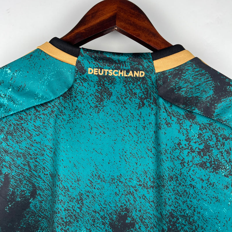 camisa-camiseta-alemanha-selecao-selecao-alema-alema-adidas-versao-versao-torcedor-masculina-23-24-secundaria-ii-2-away-fora-verde-azul-preta-preto-amarela-amarelo_8